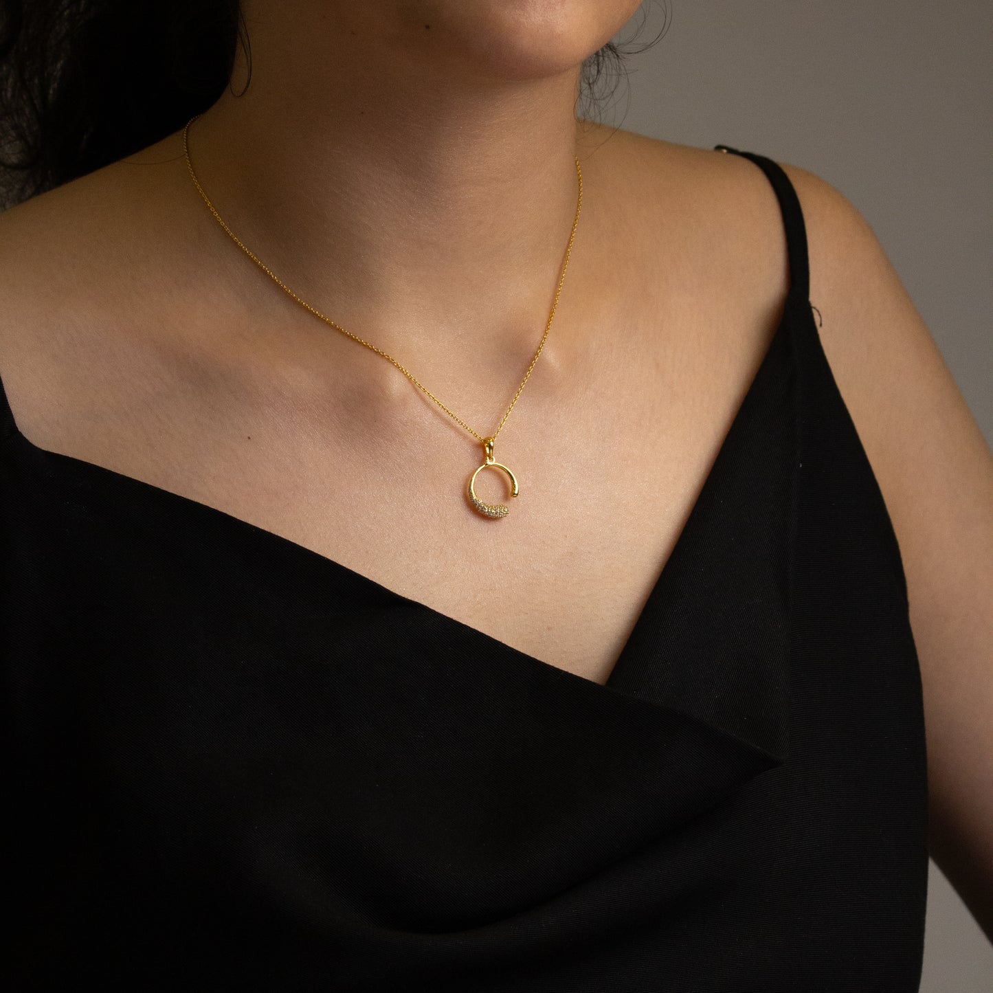 Glimmering Arc - Sparkle Necklace