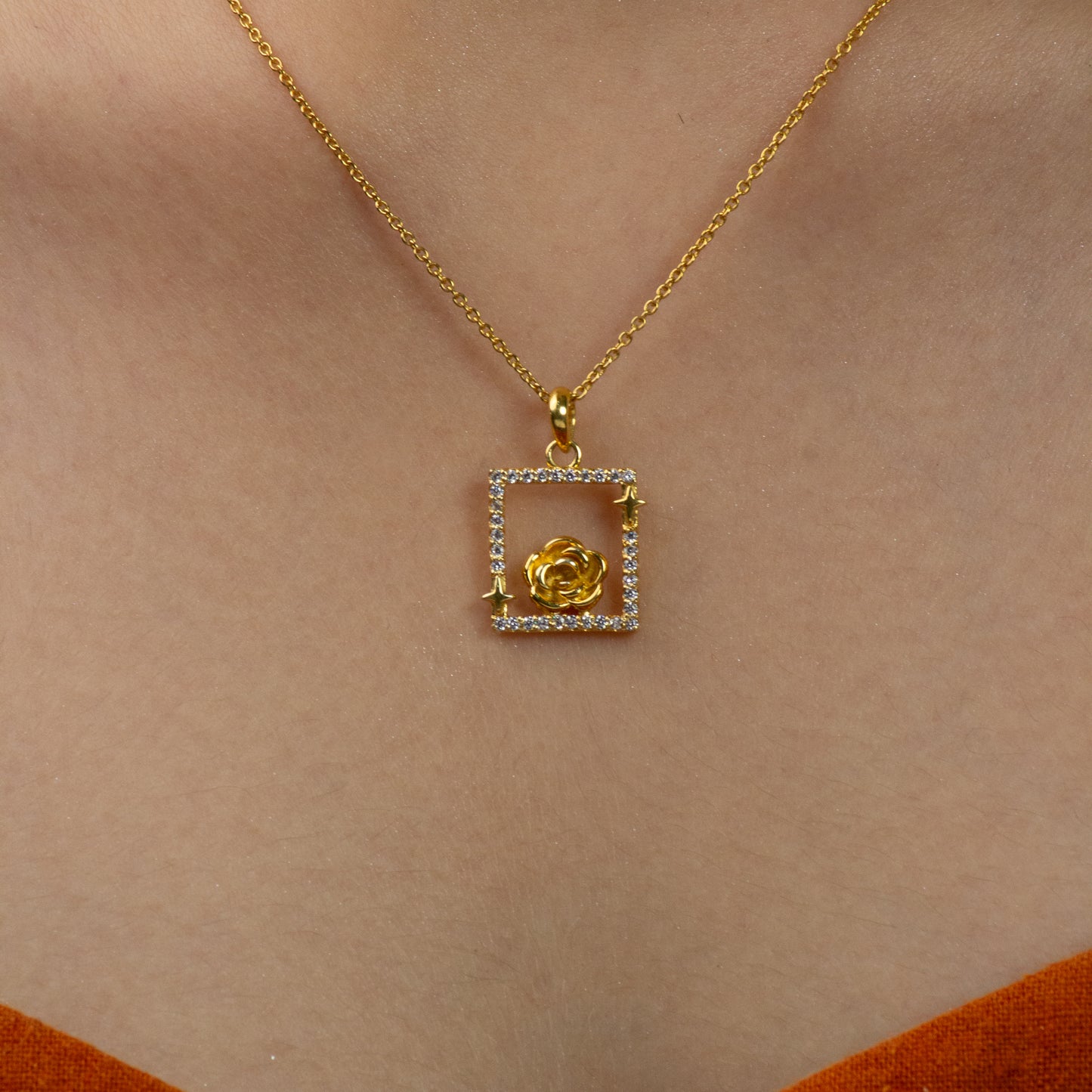 Rosaé Frame Necklace