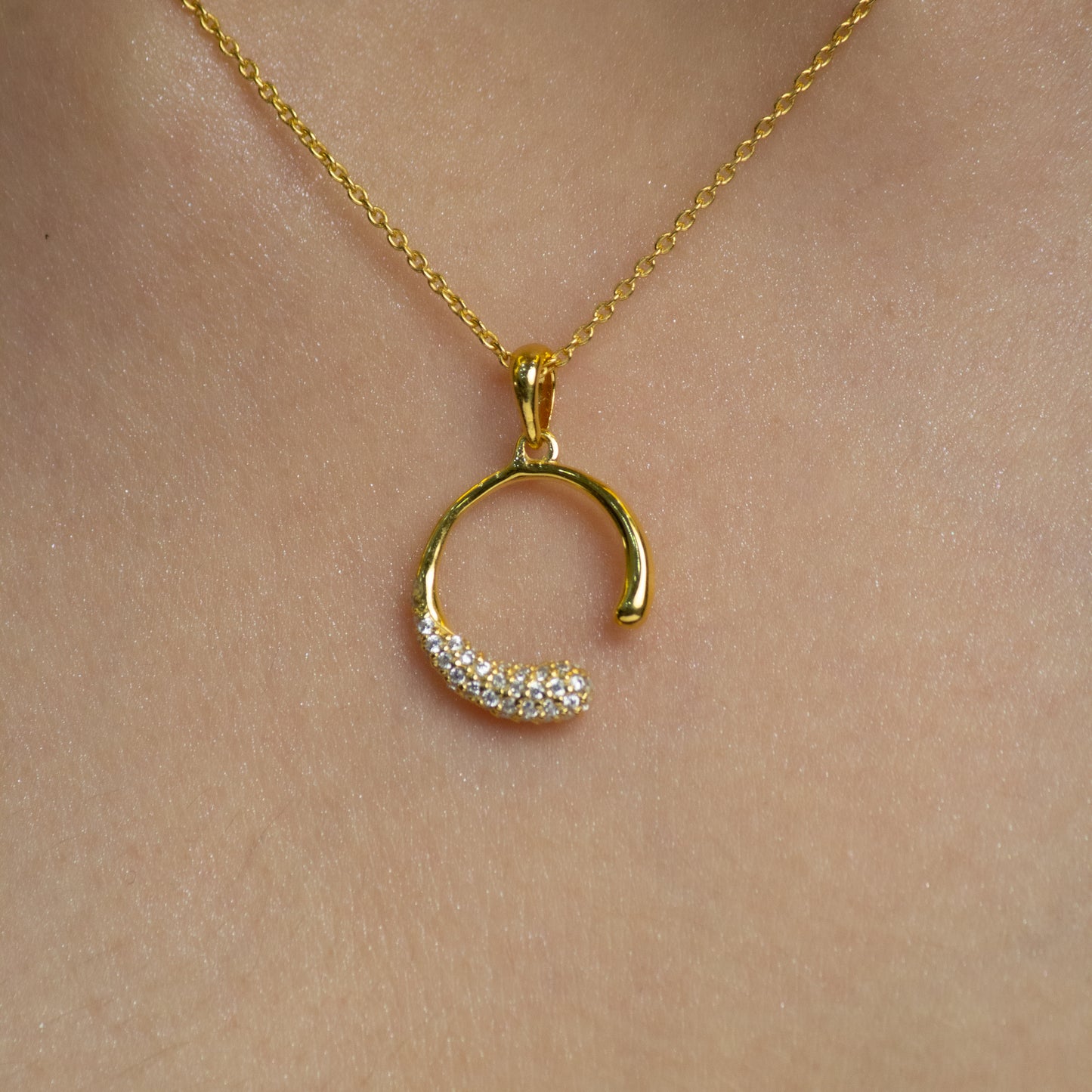 Glimmering Arc - Sparkle Necklace