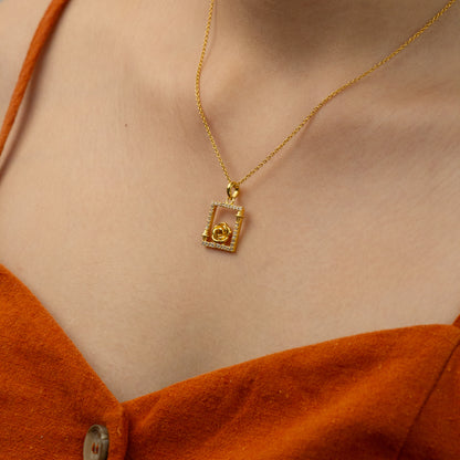 Rosaé Frame Necklace